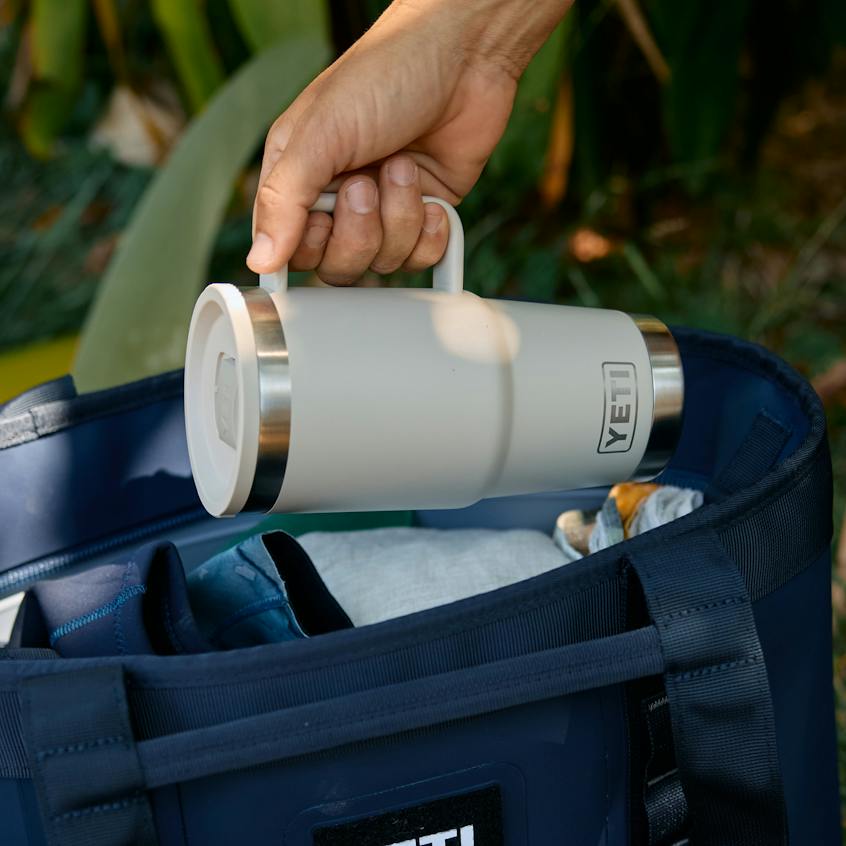 20oz Travel Mug with Colour-Matched Leakproof Stronghold™ Lid