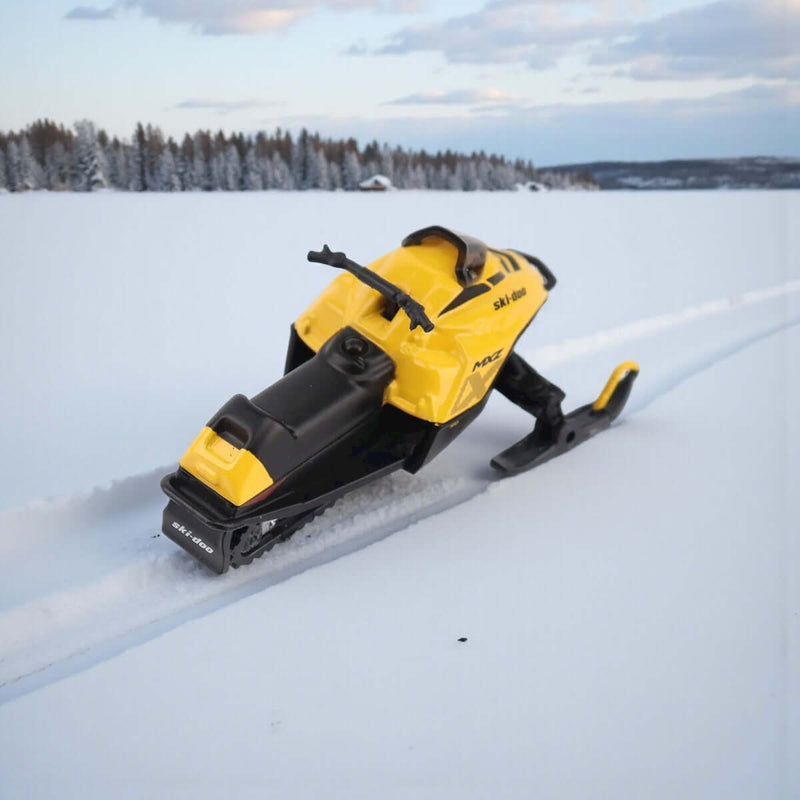 BRP 1:32 Scale Diecast Replica – Ski-Doo MXZ Blizzard + MXZ 120cc